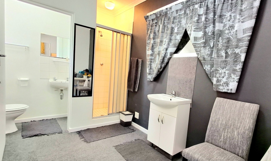 7 Bedroom Property for Sale in Heather Park Western Cape